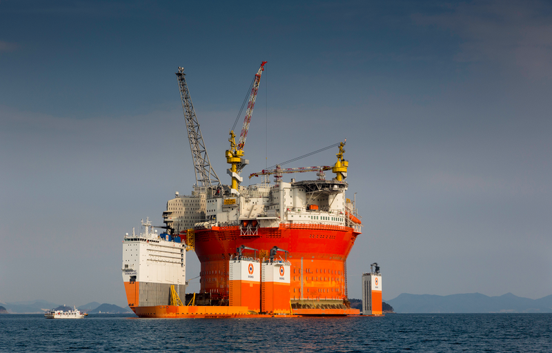 Illustration for article titled Here's The Largest Oil Rig Ever On Top Of The Largest Transport Ship